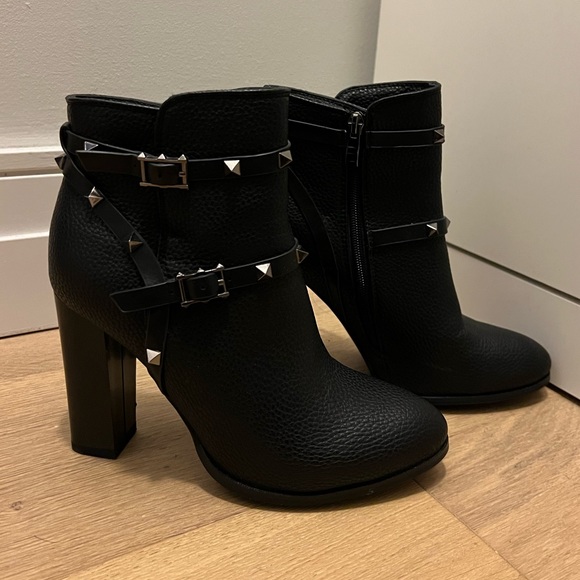 Vivo Rosa Black Boots with studs - Picture 4 of 9